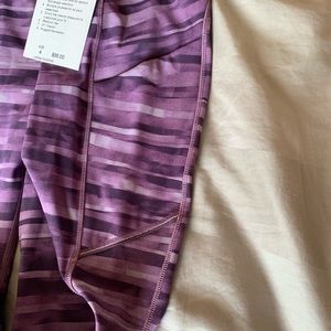 lululemon athletica Pants - Lululemon cropped leggings size 4 lululemon athletica Pants - Lululemon cropped leggings size 4